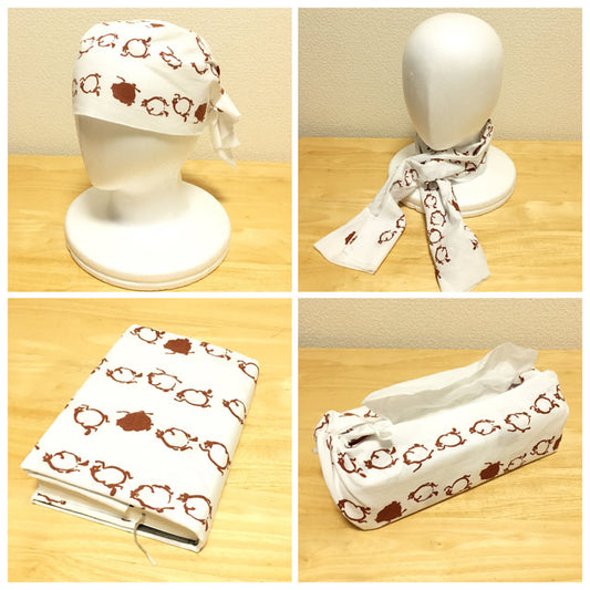 1匹だけリズムをとっている「たぬきの行進」手ぬぐい