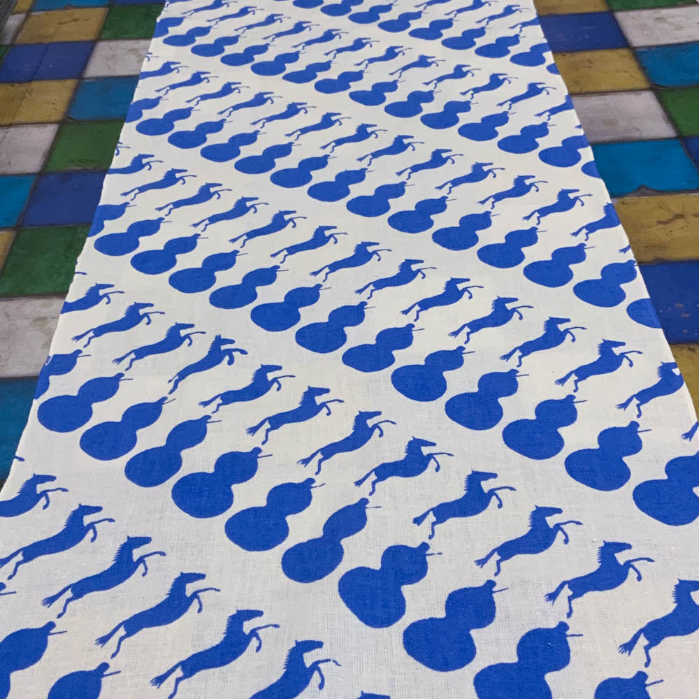 「瓢箪から駒手綱」｜１匹だけロバが紛れ込んでいます。